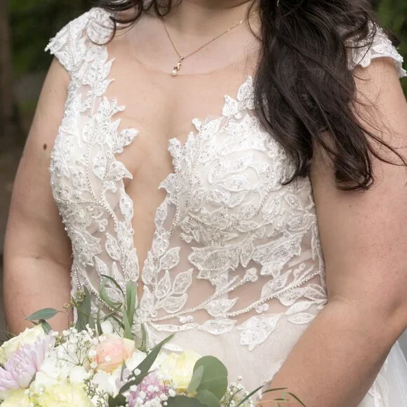 Galina Signature Ivory Wedding Dress Size 18 - Picture 2 of 7